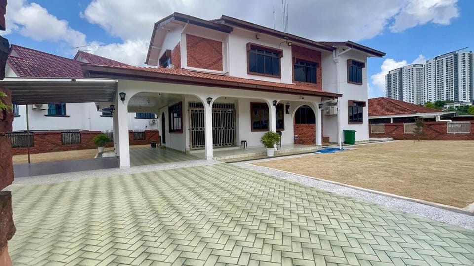 Johor Bahru -- Gathering & Spacious & KTV #6BR5B #20-24px by Cowidea House in Johor Bahru
