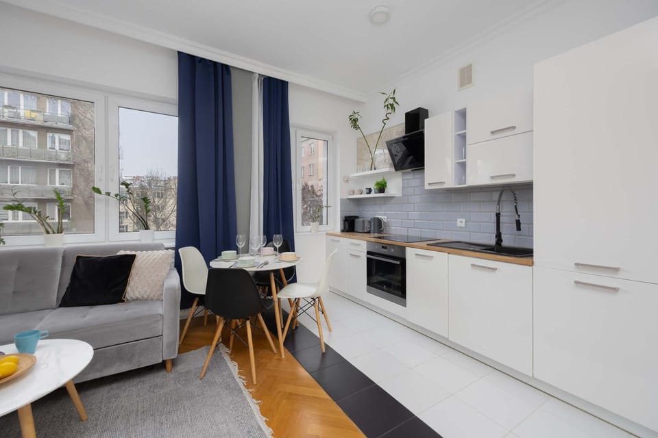 Kitchen or kitchenette, Seating area