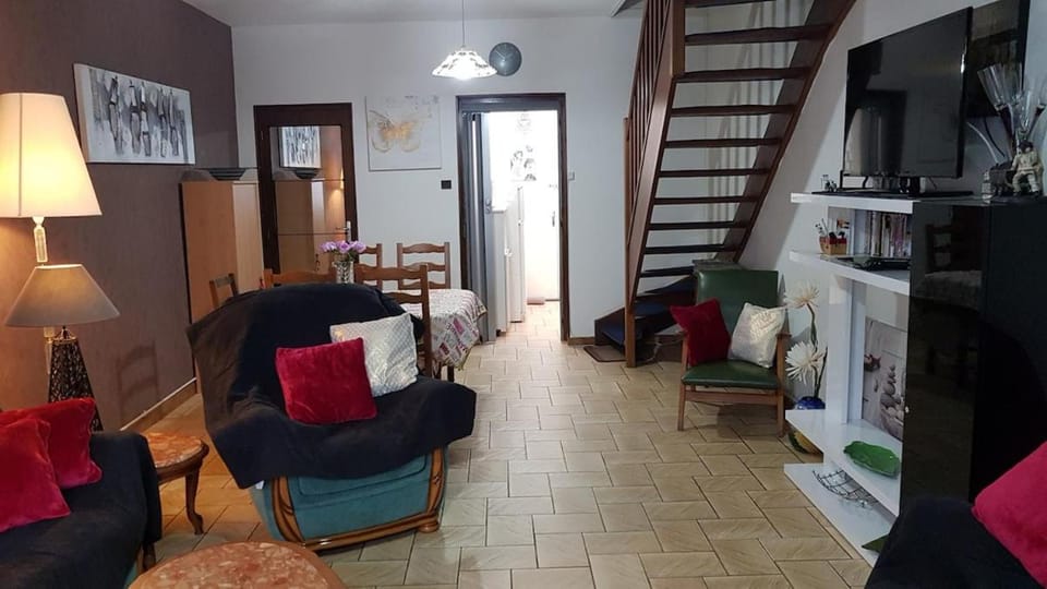 TV and multimedia, Living room, Seating area