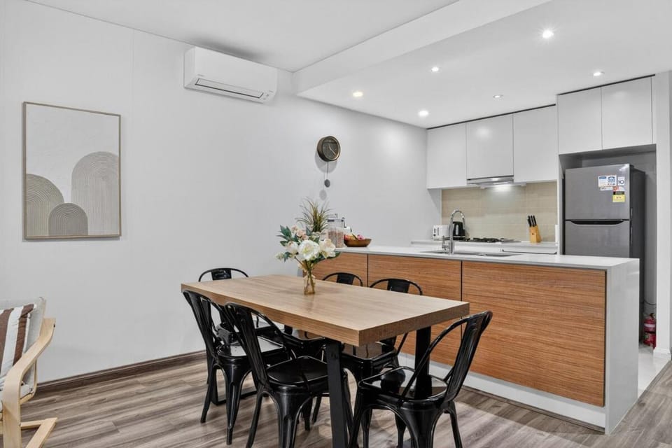 Kitchen or kitchenette, Dining area, oven, stove, air conditioner