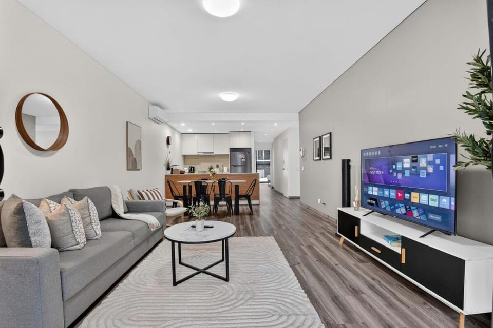 TV and multimedia, Living room, Evening entertainment