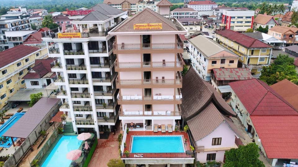 Property building, Day, Neighbourhood, Bird's eye view, City view, Pool view, Street view, Swimming pool, Location
