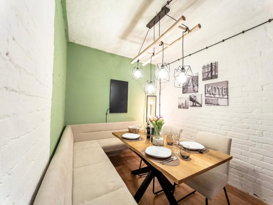 Seating area, Dining area