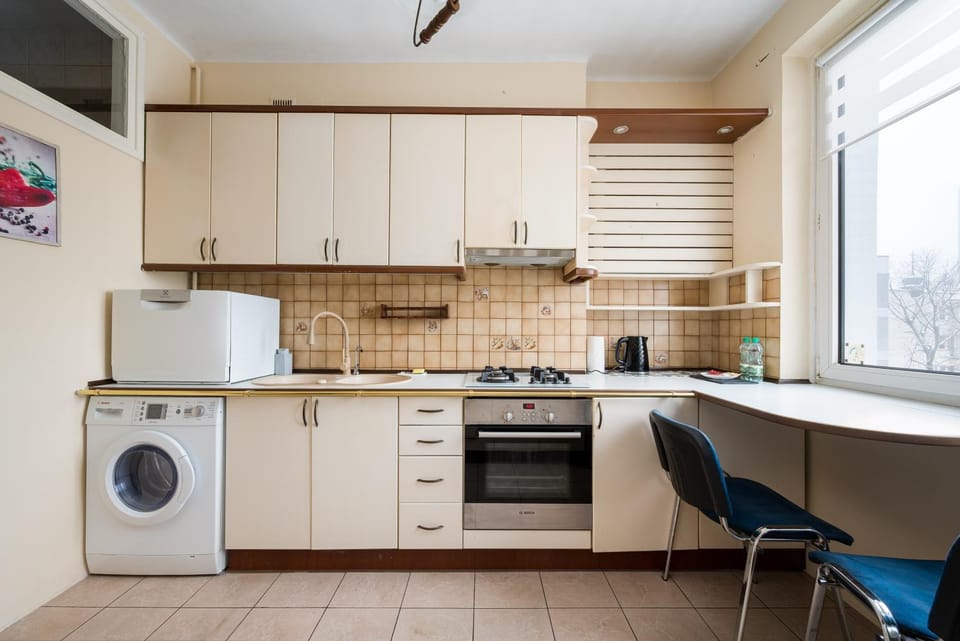 Kitchen or kitchenette, Dining area, dishwasher, oven, stove, toaster, washing machine