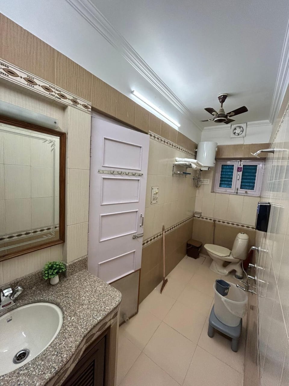 Entire 2Bhk Ground floor -Vaayu Aastha 5 Min to Temple Apartment in Varanasi