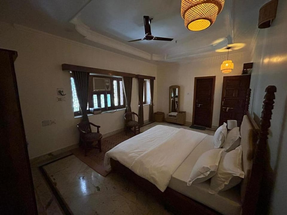 Entire 2Bhk Ground floor -Vaayu Aastha 5 Min to Temple Apartment in Varanasi