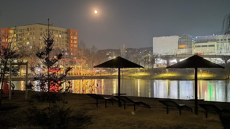 Nearby landmark, Night, City view, Lake view