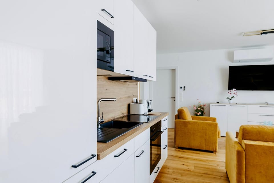 Coffee/tea facilities, Kitchen or kitchenette