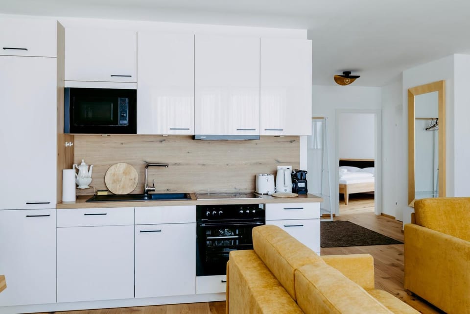 Kitchen or kitchenette, Living room, Seating area, oven, toaster