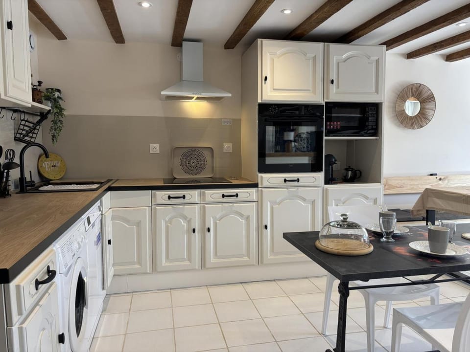 Gîte paisible à Estivareilles, piscine chauffée, animaux acceptés - FR-1-489-615 House in Auvergne-Rhône-Alpes
