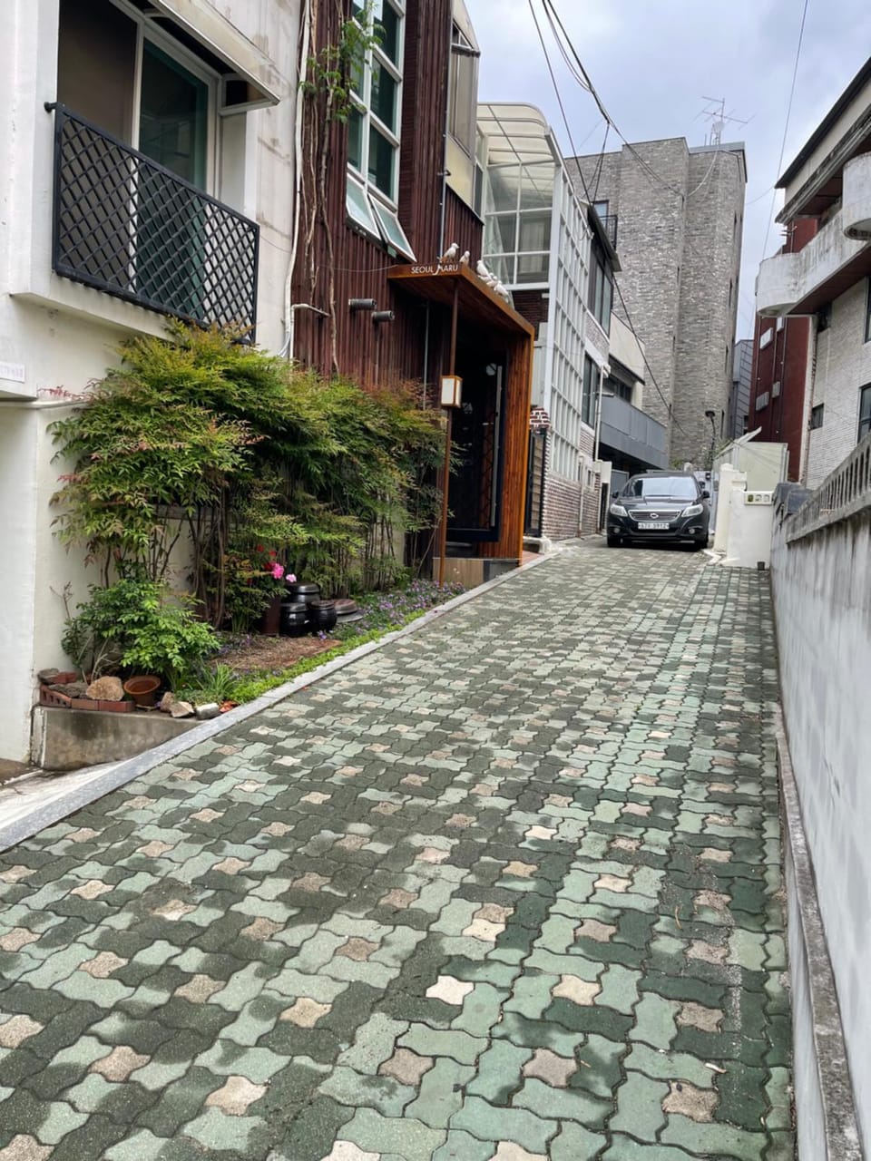 Property building, Neighbourhood, Street view, Parking