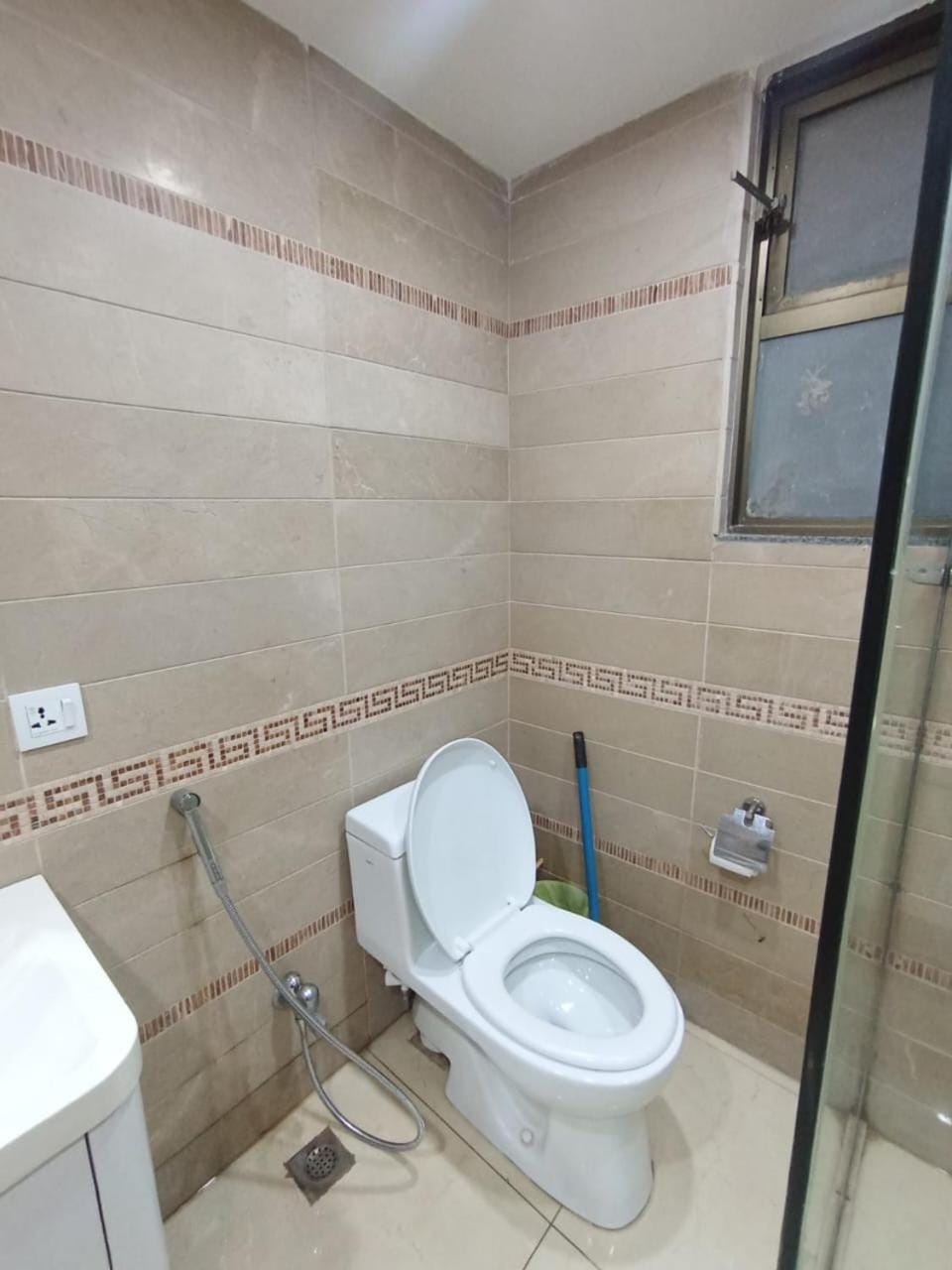 Demure Apartments 2 Bedrooms Elegant Design Best Furnished Near To Airport And Raya Apartment in Lahore