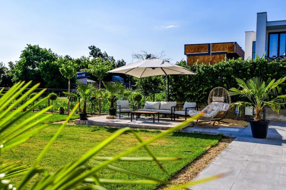 Garden, Balcony/Terrace