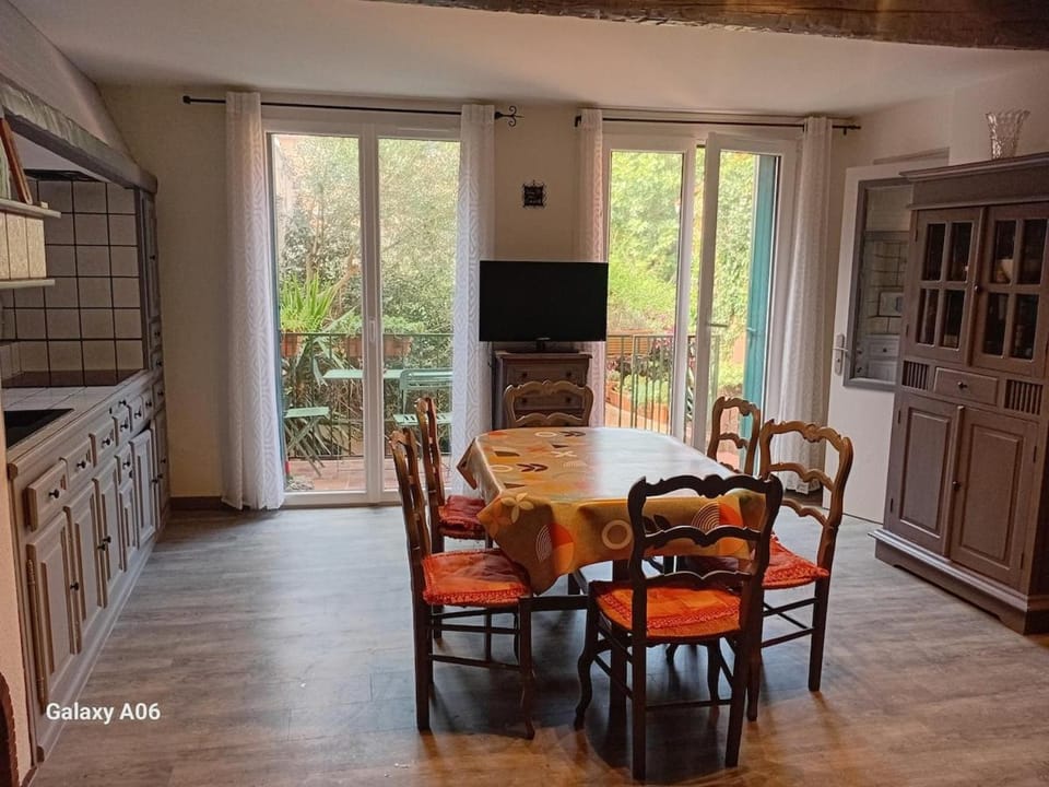 Appartement typique avec balcon et patio Apartment in Collioure