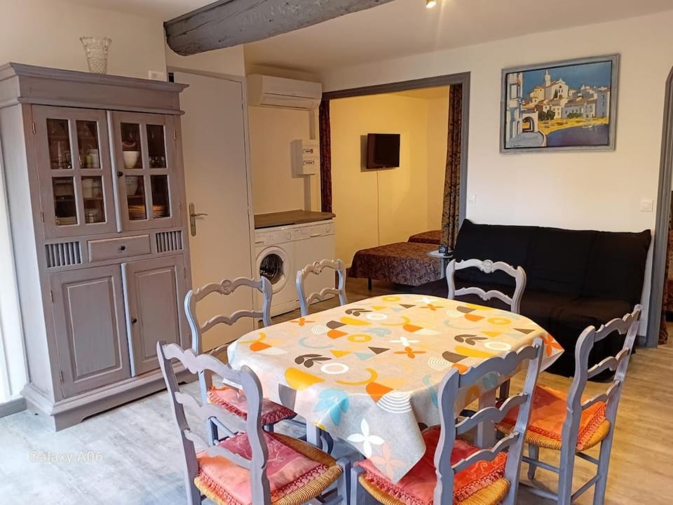Appartement typique avec balcon et patio Apartment in Collioure