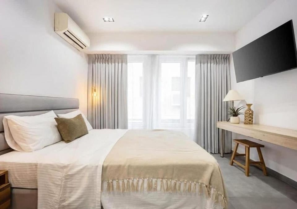 Photo of the whole room, Bedroom