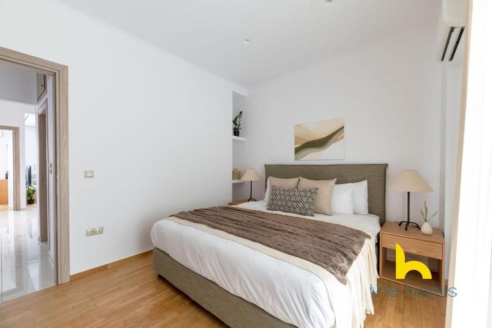 Chic Koukaki Haven Steps to Metro & Acropolis! Apartment in Kallithea