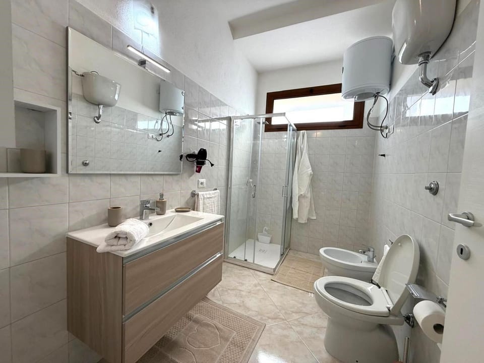 Bathroom, Living room