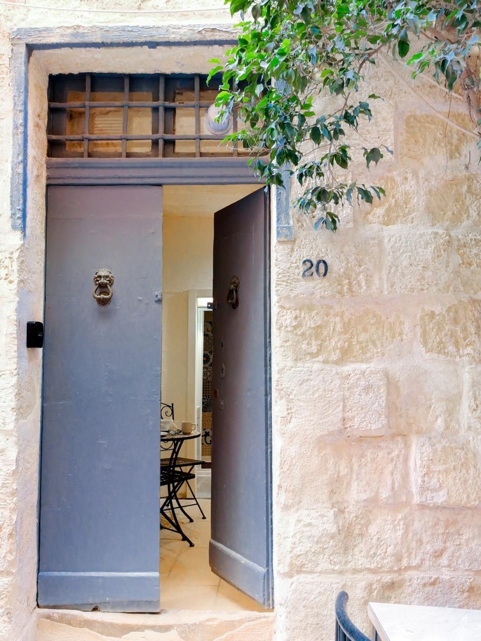 Facade/entrance