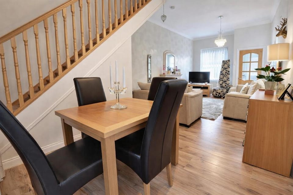 Cozy Home in Manchester - Perfect for Long Stays House in England