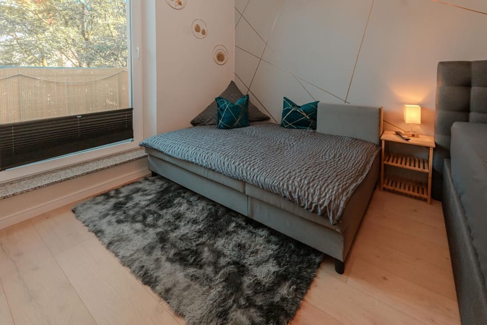 Photo of the whole room, Bedroom