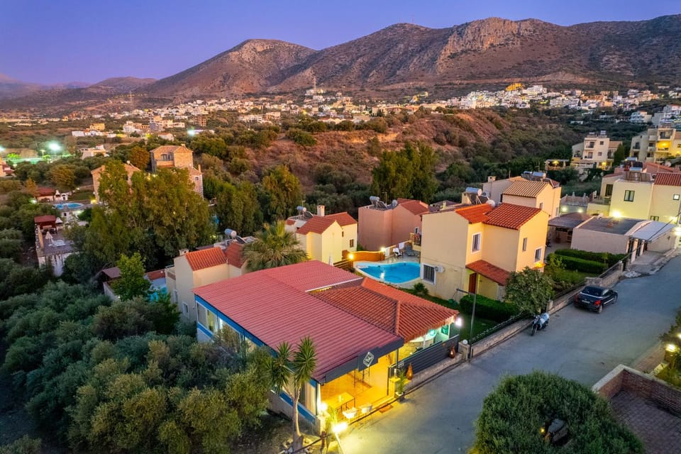 Property building, Day, Neighbourhood, Bird's eye view, Street view, Swimming pool