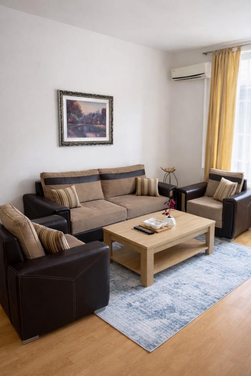 Living room, Seating area, air conditioner
