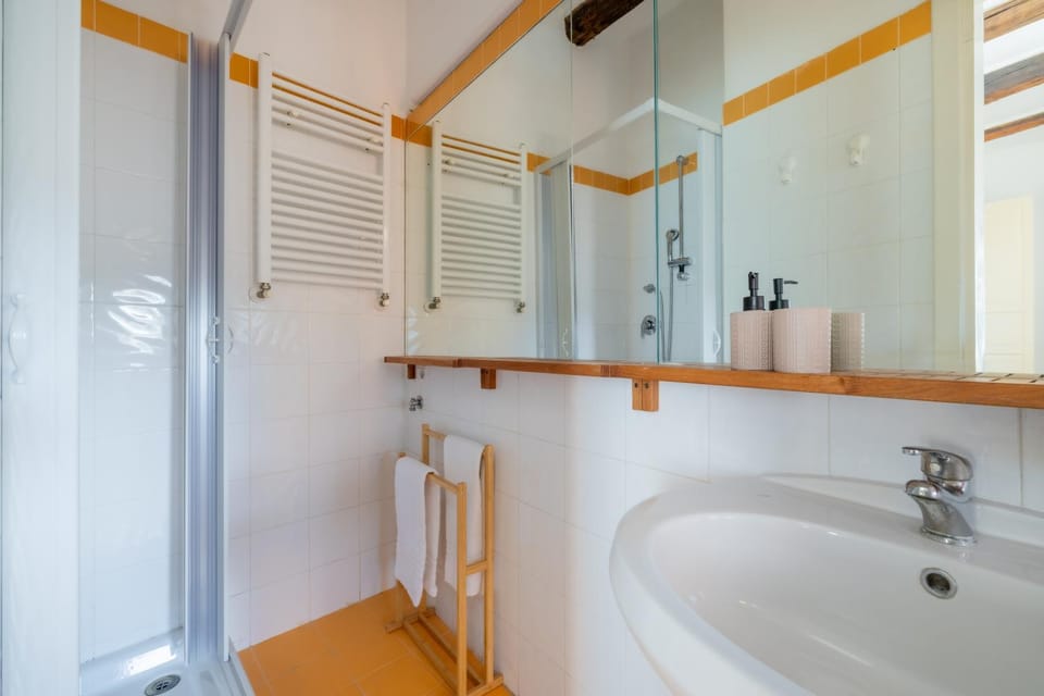 Shower, Bathroom, towels
