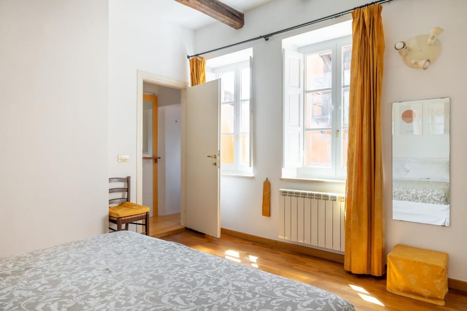 Bed, Bathroom, Photo of the whole room, Bedroom, City view, Inner courtyard view