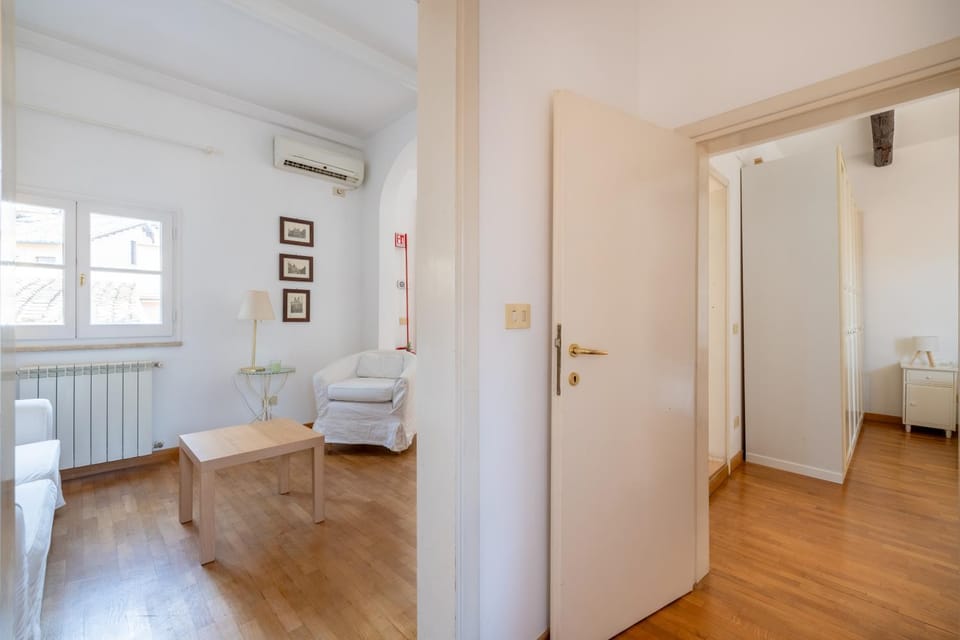 Seating area, Bedroom, City view