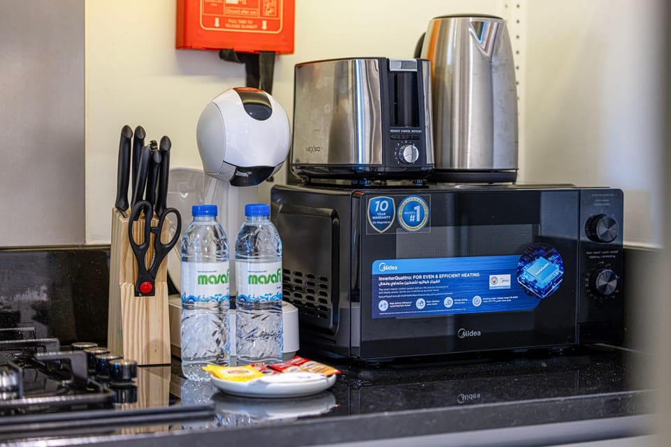 Coffee/tea facilities, toaster