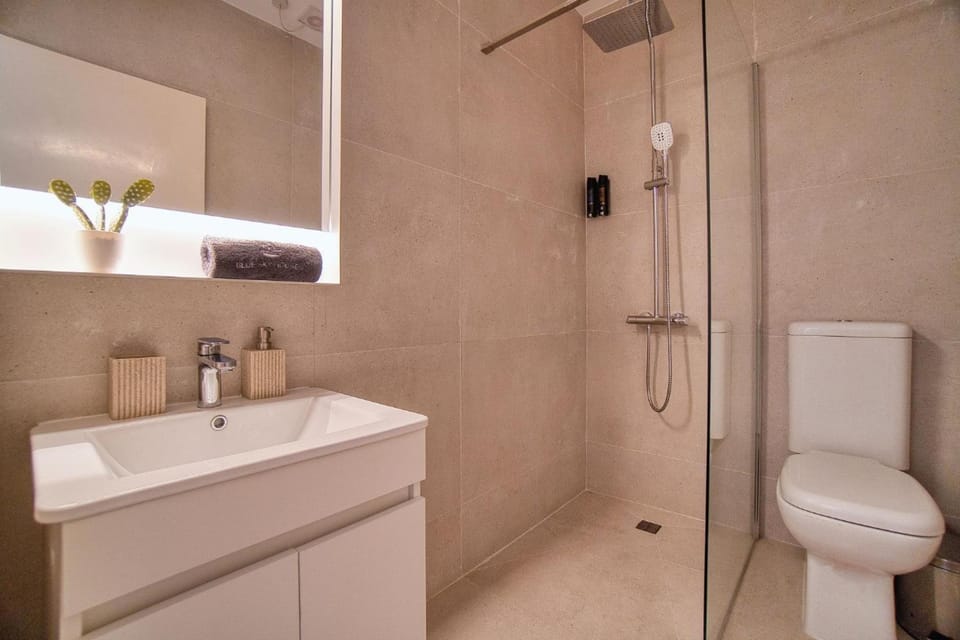 Toilet, Bathroom, towels