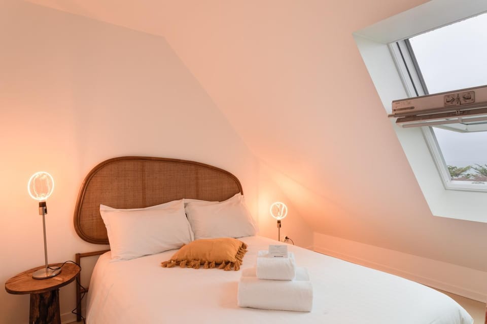 Photo of the whole room, Bedroom