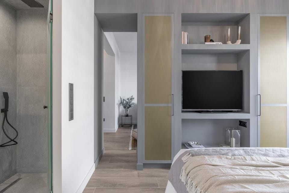 50 Shades of Athens, Kingsize Suite with Jacuzzi! Apartment in Athens