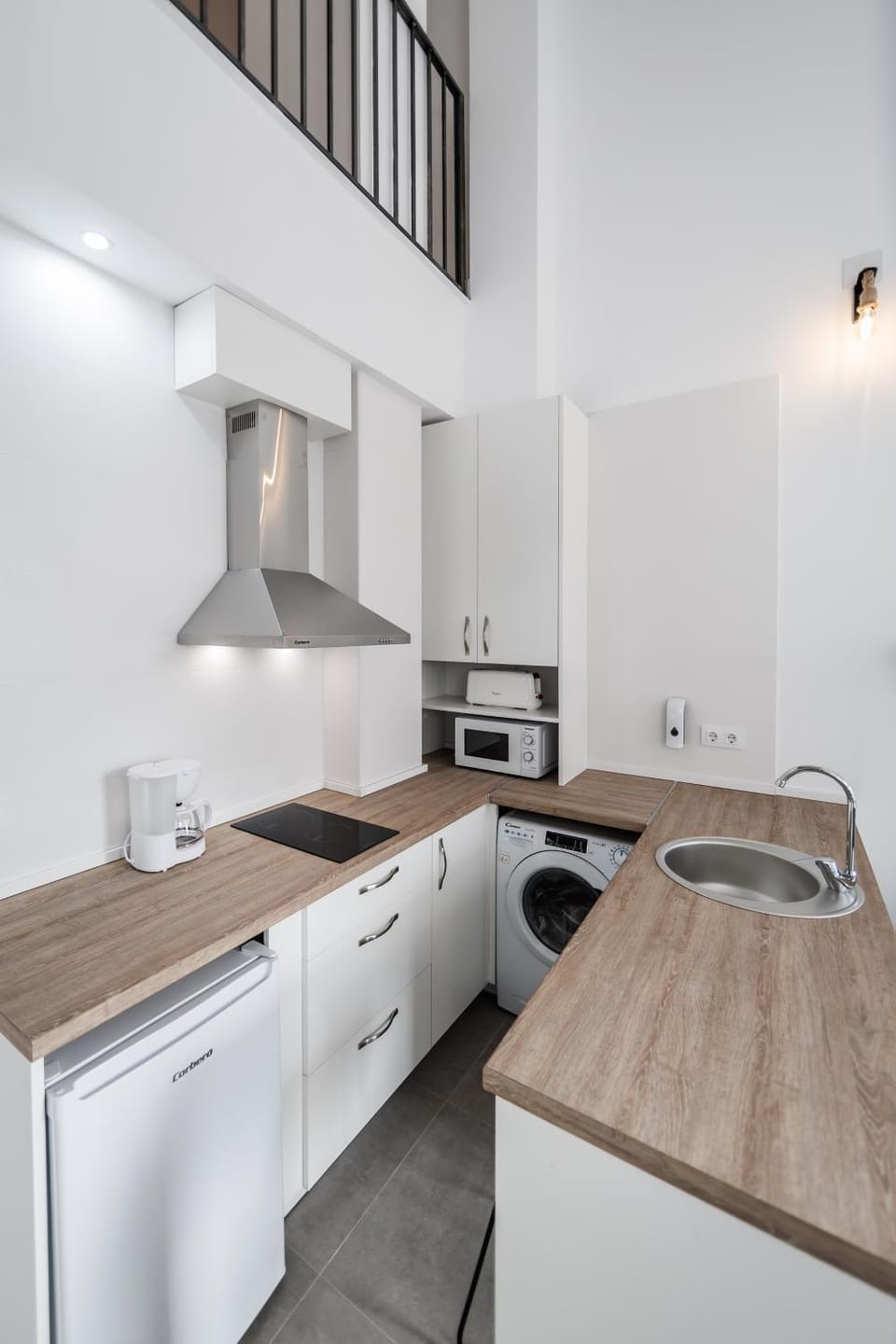 Kitchen or kitchenette, washing machine
