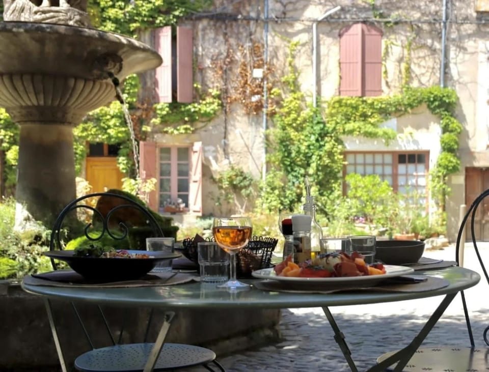 Restaurant/places to eat, Balcony/Terrace, Lunch