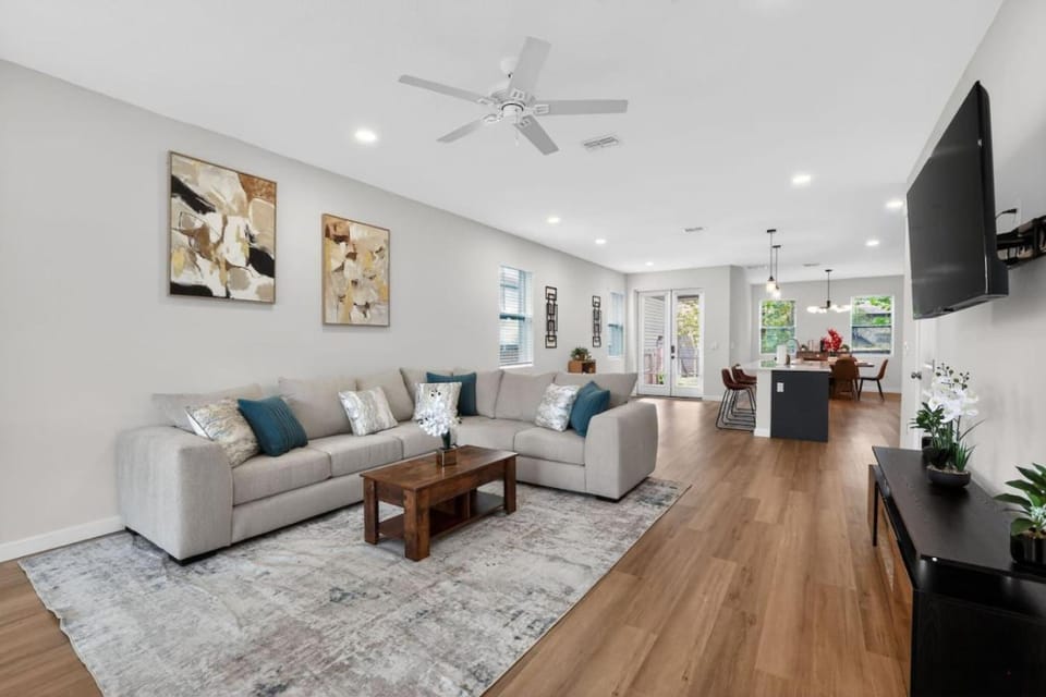 Stylish Tampa Stay Near Busch Garden & Ybor City House in Tampa