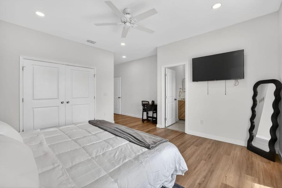 Stylish Tampa Stay Near Busch Garden & Ybor City House in Tampa
