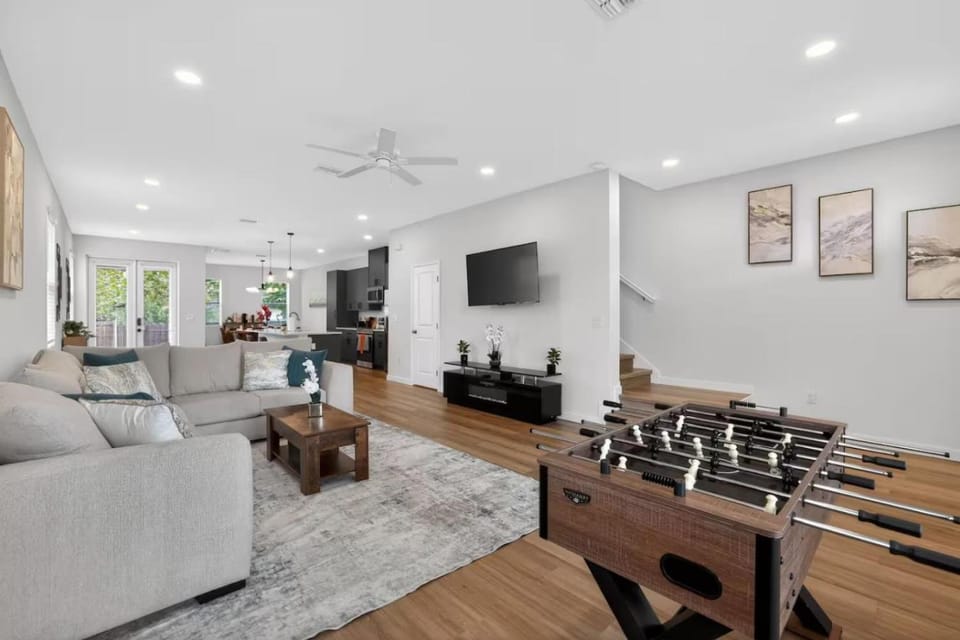 Stylish Tampa Home Complimentary Coffee&Wine Bar House in Tampa