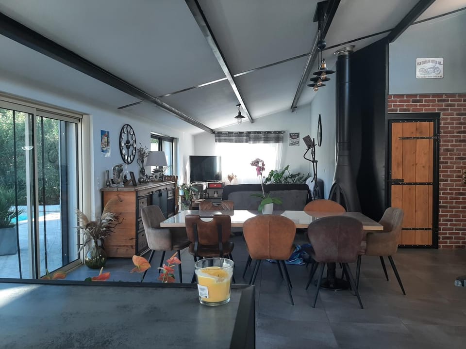 Living room, Dining area