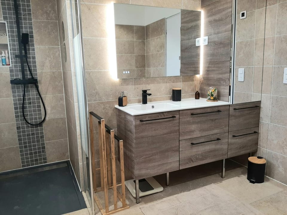 Shower, Bath