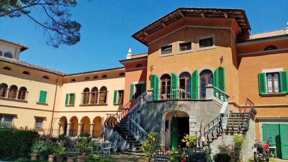 Tuscan Elegance - Pool, Private Terrace and Relax Apartment in Pescia, Italy