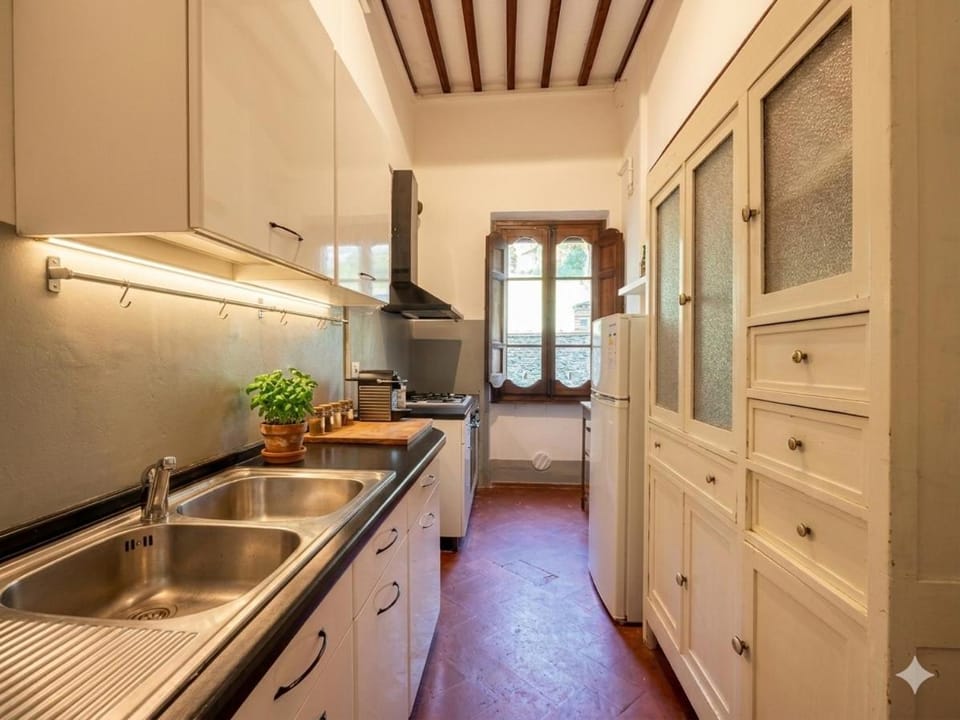 Tuscan Elegance - Pool, Private Terrace and Relax Apartment in Pescia, Italy