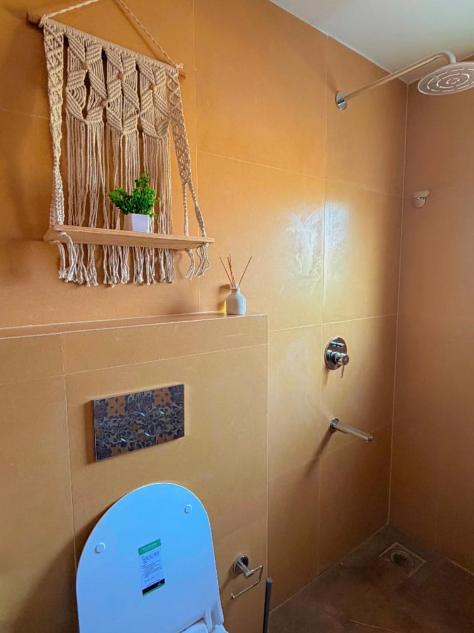 Romanov Home Stays-Ivy Apartment in Baga