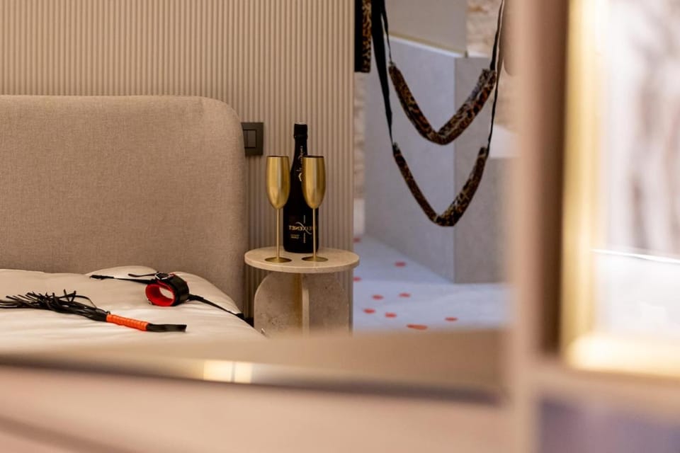 Love Room Dora Maar - Desire, bathtub and pleasures Apartment in Mougins