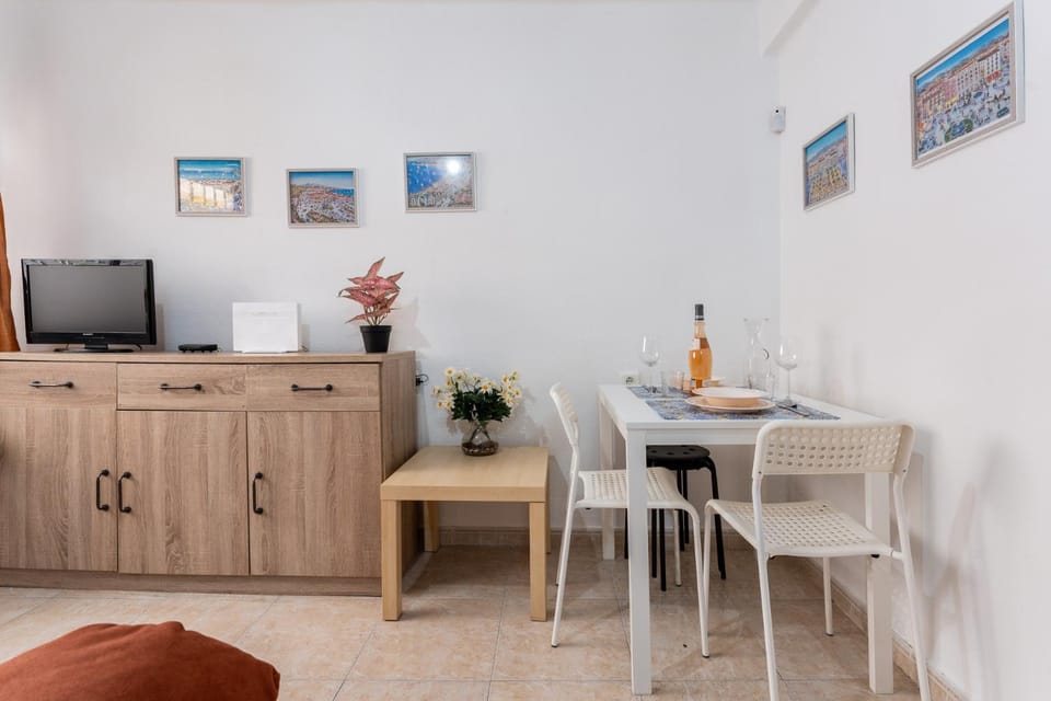 TV and multimedia, Living room, Dining area