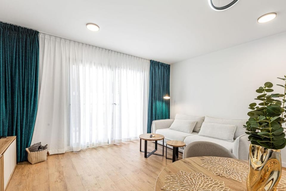Casa Paseo - new apt with sea views from terrace Apartment in Estepona