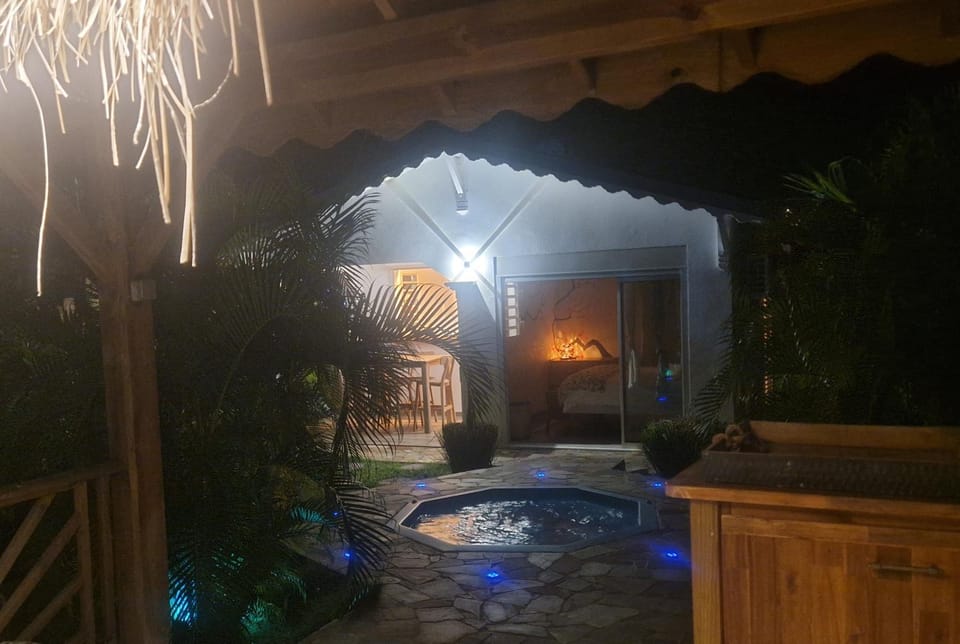 Property building, Natural landscape, Hot Tub, Pool view, Swimming pool