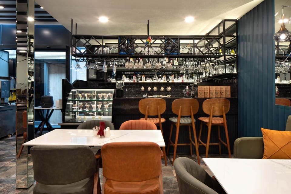Restaurant/places to eat, Lounge or bar, Food and drinks, Banquet/Function facilities, Seating area, Drinks