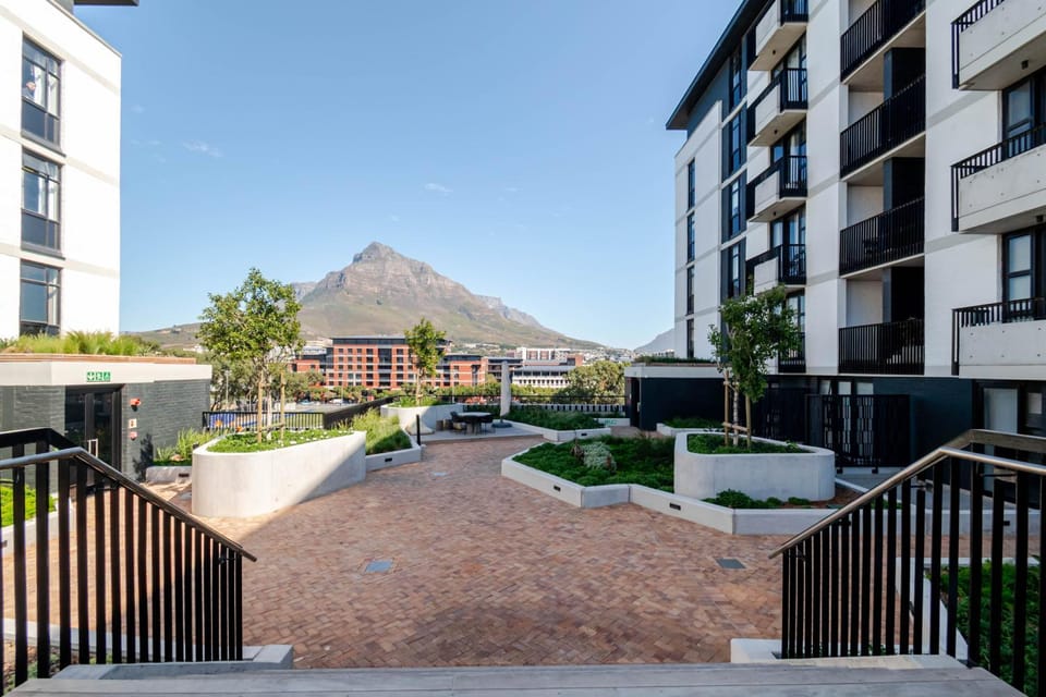 Property building, Day, Neighbourhood